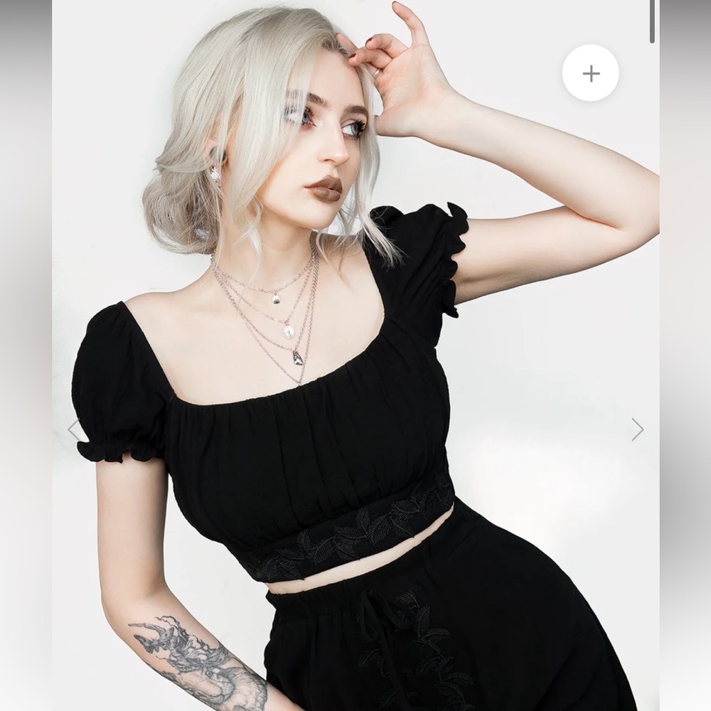 Vine Textured Crop Top NWOT